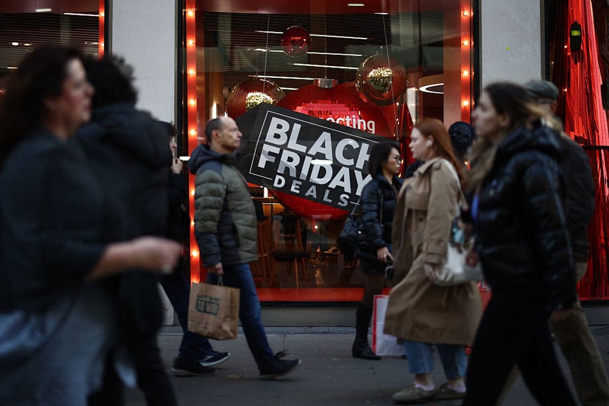 British Families Slash Christmas Spending Amid Budget Fears